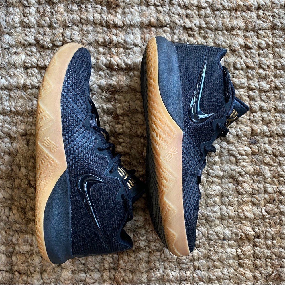 Nike Kyrie Flytrap Basketball Shoes